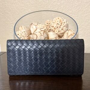 Bottega Veneta Intrecciato Leather Flap Wallet - Navy